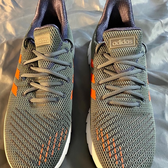 New Adidas athletic shoes - Picture 2 of 3